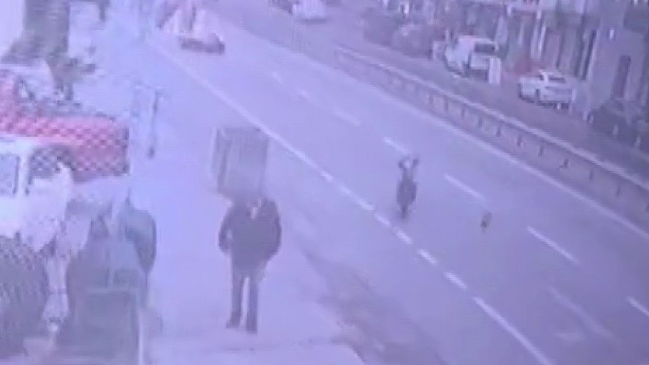 Ümraniye'de Sürücüsüz Motosikletin Kaza Anı Kamerada