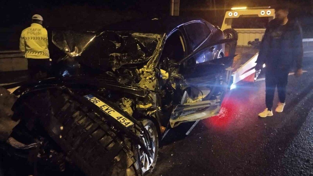 Ümraniye'de Trafik Kazası: 2 Yaralı