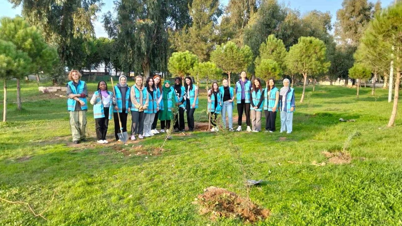 Üniversite Öğrencileri Yurtlarını Yeşillendiriyor