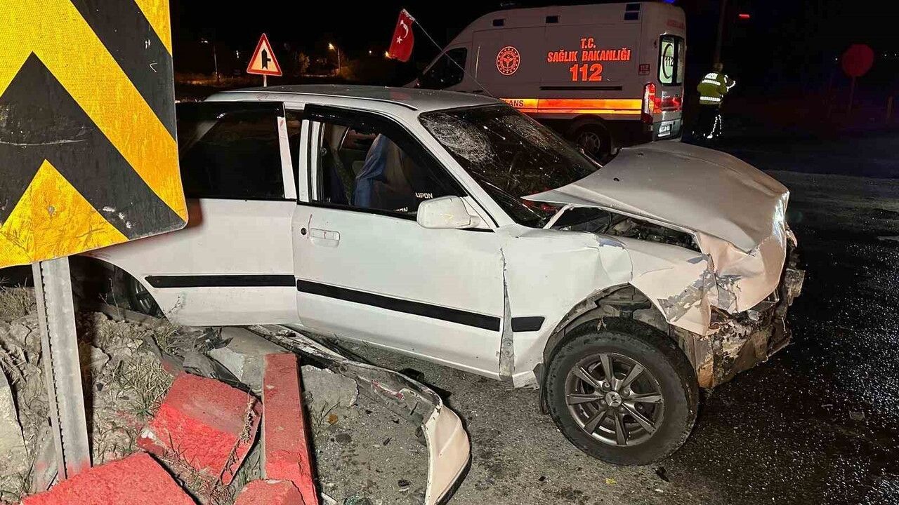 Uşak'ta İki Araç Çarpıştı: 10 Yaralı, 1 Bebek