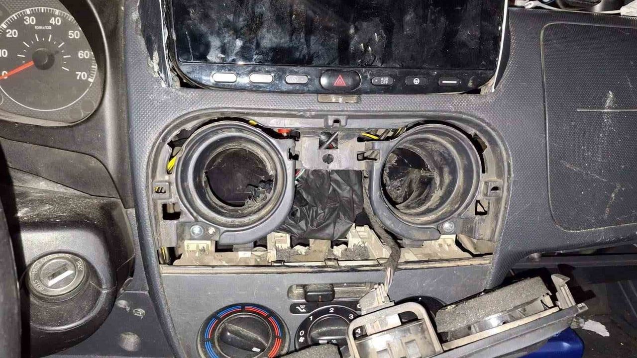 Uşak'ta Uyuşturucu Operasyonu: İki Otomobilde Ele Geçirilenler