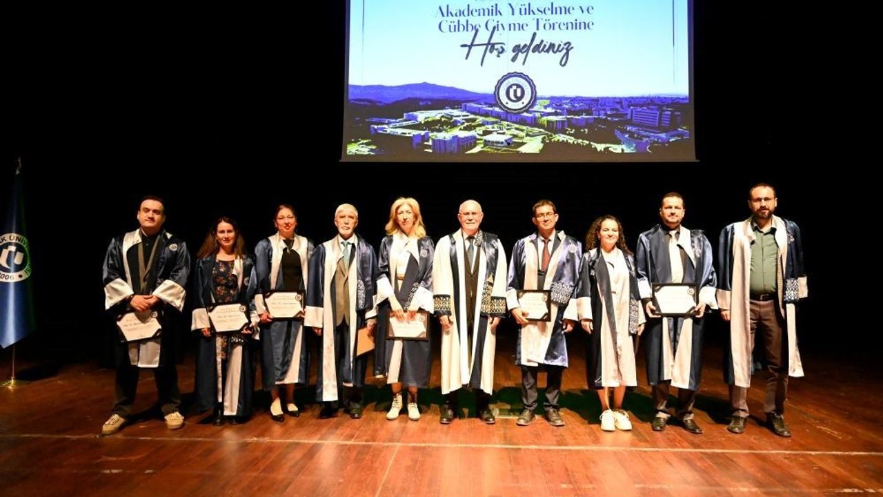Uşak Üniversitesi'nde Akademik Yükselme ve Cübbe Giyme Töreni Düzenlendi