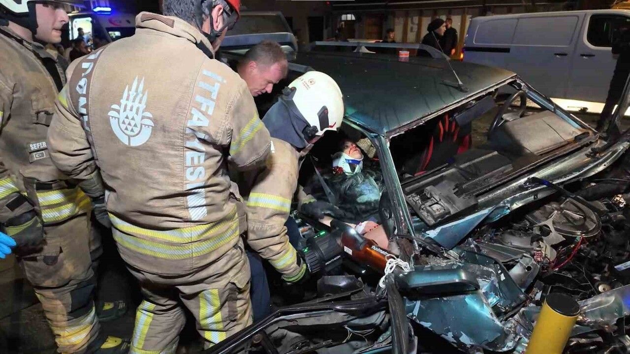 Üsküdar'da Hatalı Sollama Sonucu Zincirleme Kaza