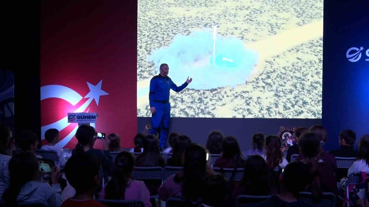 Uzaya Giden Bursaspor Bayrağı GUHEM'e Teslim Edildi