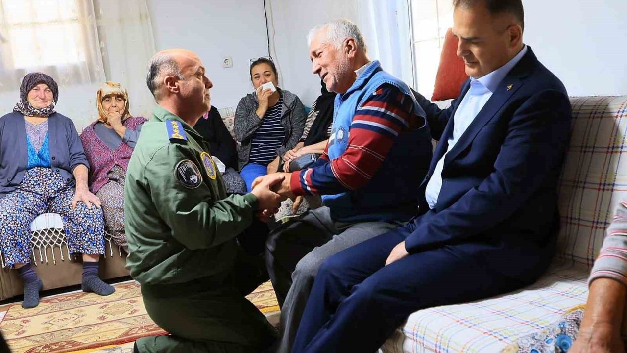 Vali Akbıyık, Şehit Astsubay Emrah Kuran’ın Ailesine Taziye Ziyareti Gerçekleştirdi