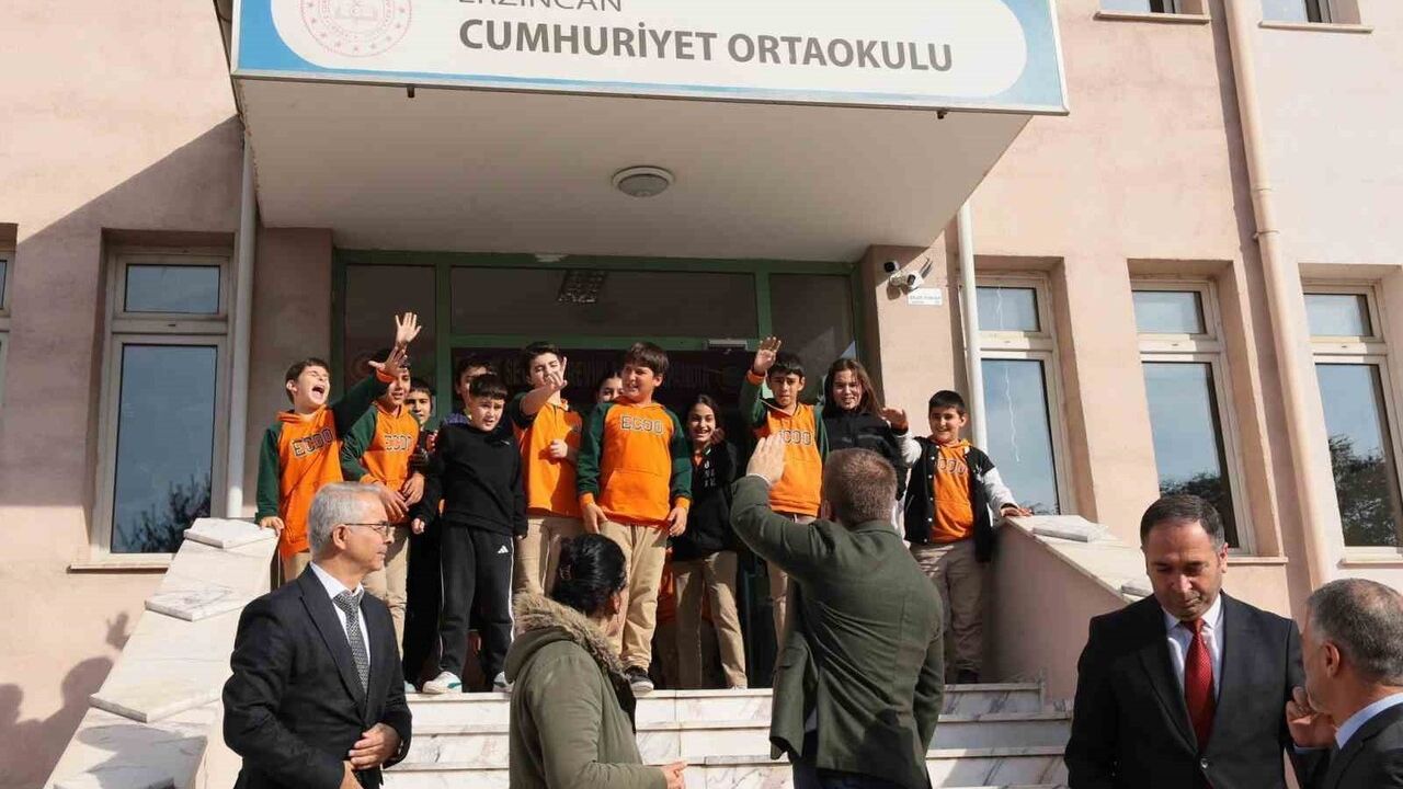 Vali Aydoğdu, Öğretmenlerin Rolünü Vurguladı