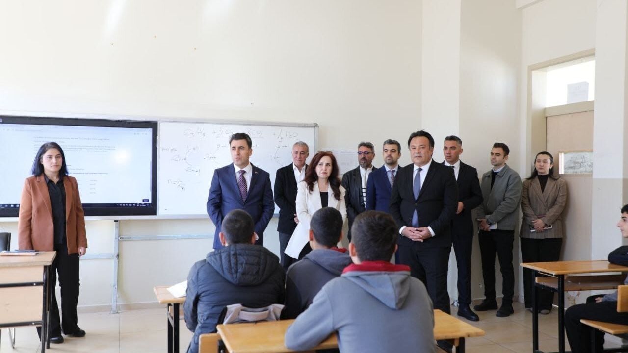 Vali Aygöl, Öğrencilerle Buluştu