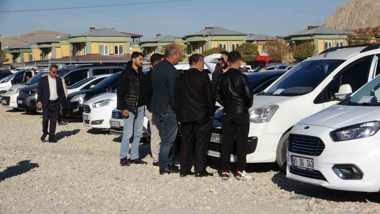 Van Açık Oto Pazarında Fiyatlar Türkiye Ortalamasını Geçti