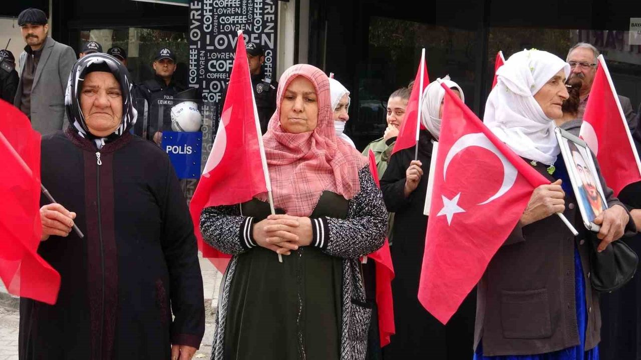 Van'da Evlat Nöbeti 112'inci Haftasında Devam Ediyor