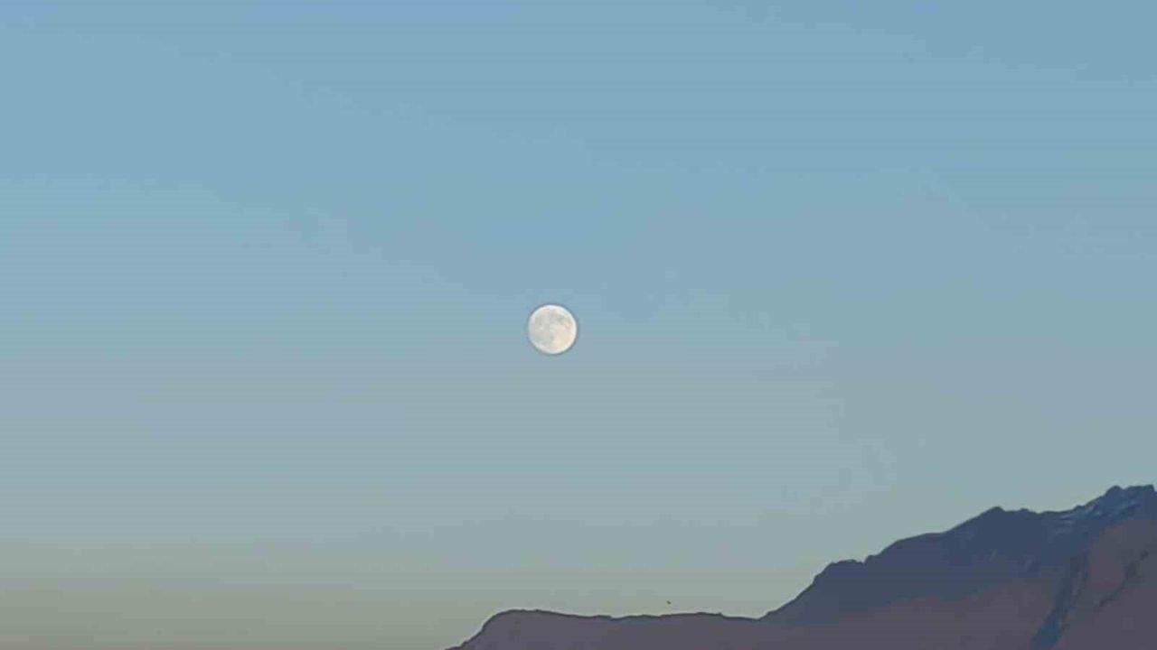 Van'da Güneş ve Ay'ın Büyülü Dansı