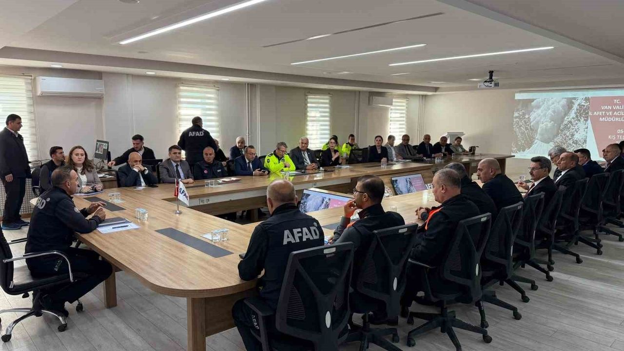 Van'da Kış Mevsimi Trafik Tedbirleri Toplantısı Gerçekleşti