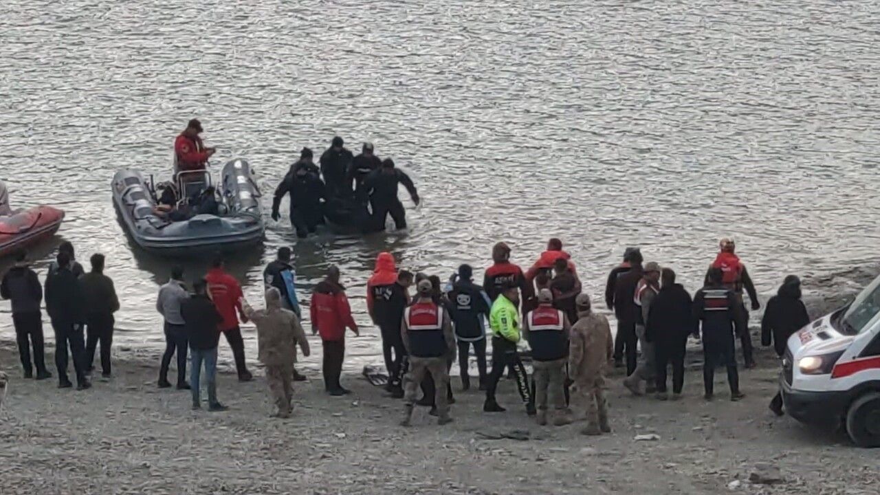 Van'daki Barajda Kaybolan Gençlerin Cansız Bedeni Bulundu