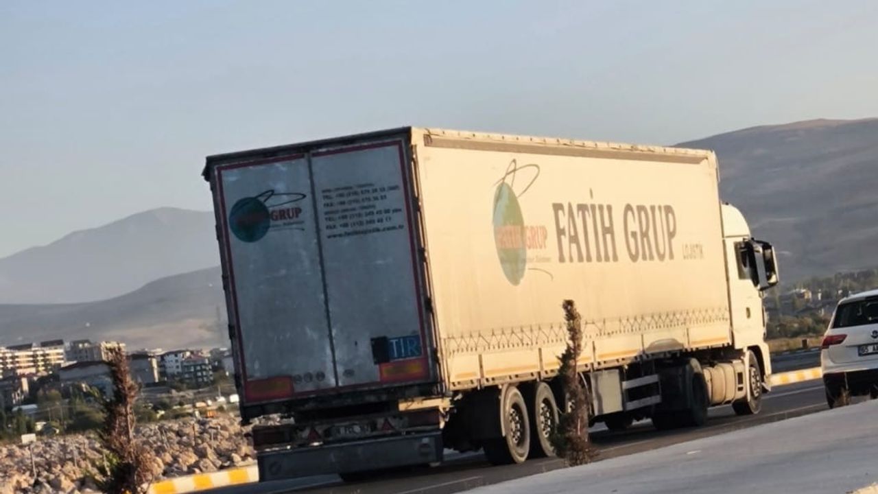 Van Gölü Sahil Yolu Çökme Tehlikesiyle Karşı Karşıya