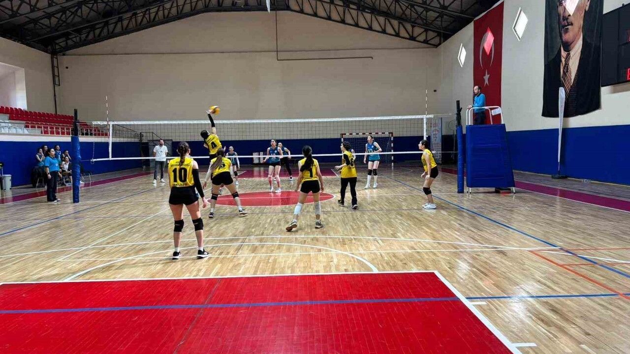 Vezirköprü'de Genç Kızlar Voleybol Turnuvası Sonuçlandı