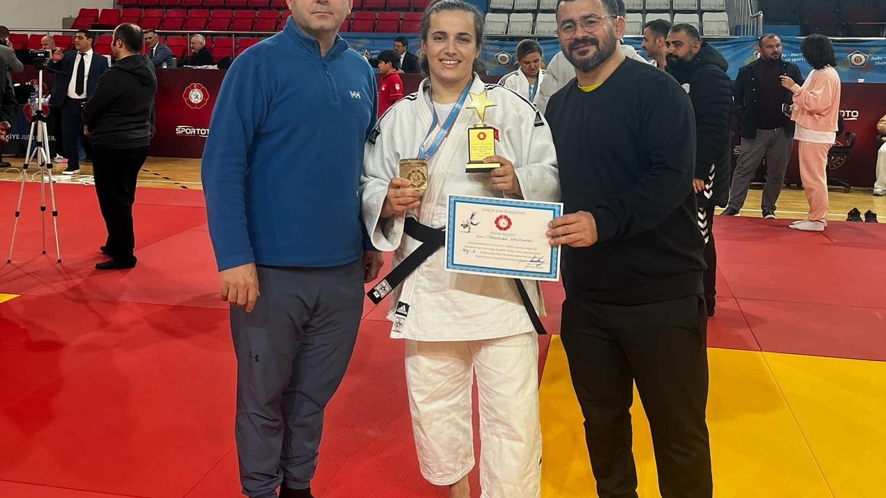 Yadigar Talayhan, Japonya'da İşitme Engelliler Olimpiyatlarına Hazırlanıyor