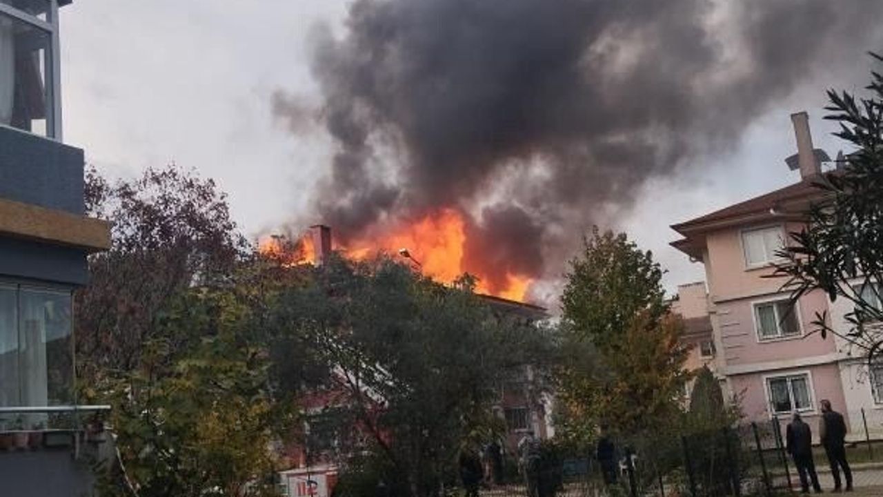 Yalova'da Çatı Yangını Kontrol Altına Alındı