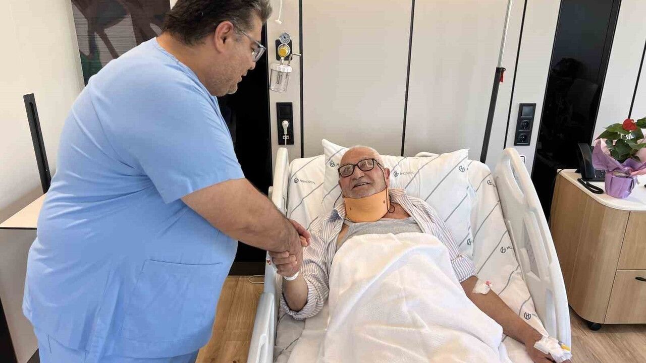 Yeni Nesil Kapalı Teknikle Boyun Ameliyatı: 86 Yaşındaki Hasta Ertesi Gün Sağlığına Kavuştu