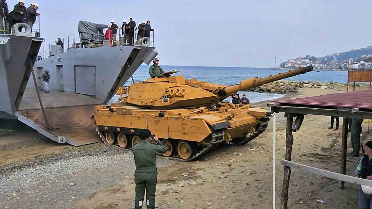 Yeni Tip Çıkarma Gemisi Ç-159 Yalova Kıyılarında Test Edildi