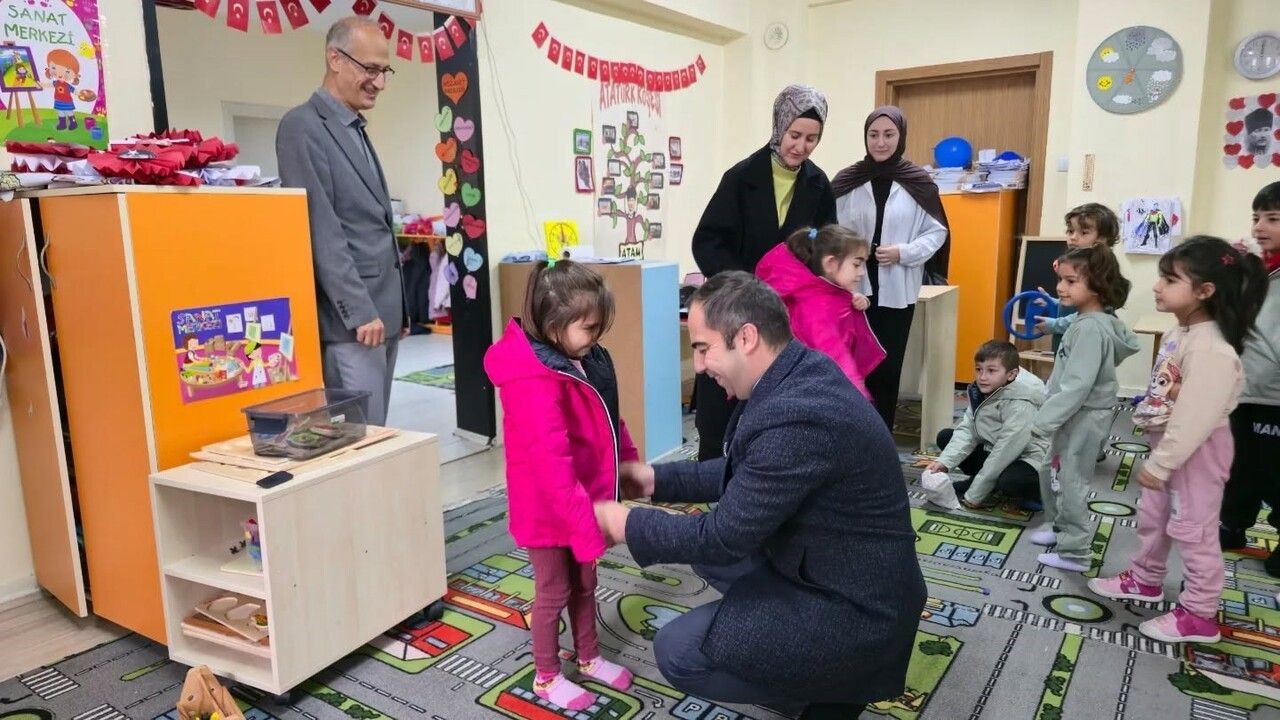 Yenipazar’da Hayırseverden Mont Desteği