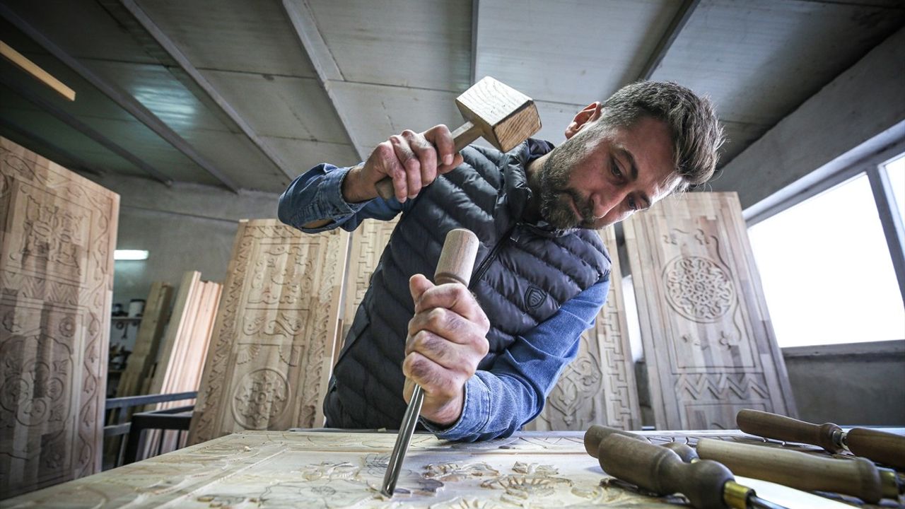 Yerli Usta, Ahşap Sanatında Uluslararası Başarı Elde Ediyor