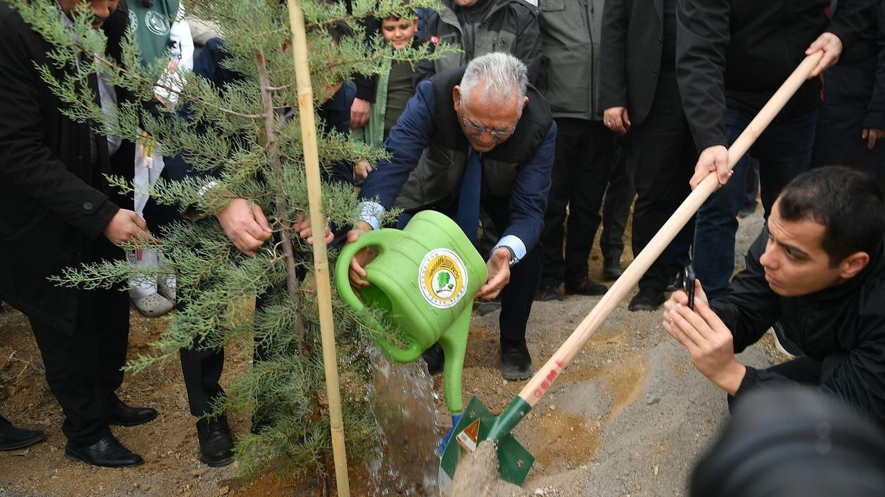 Yeşil Vatan Seferberliği: 35 Bin Fidan Kayseri'de Toprakla Buluştu