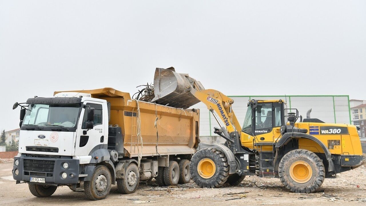 Yeşiltepe Hoca Ahmet Yesevi Mahallesi'nde Temizlik Seferberliği