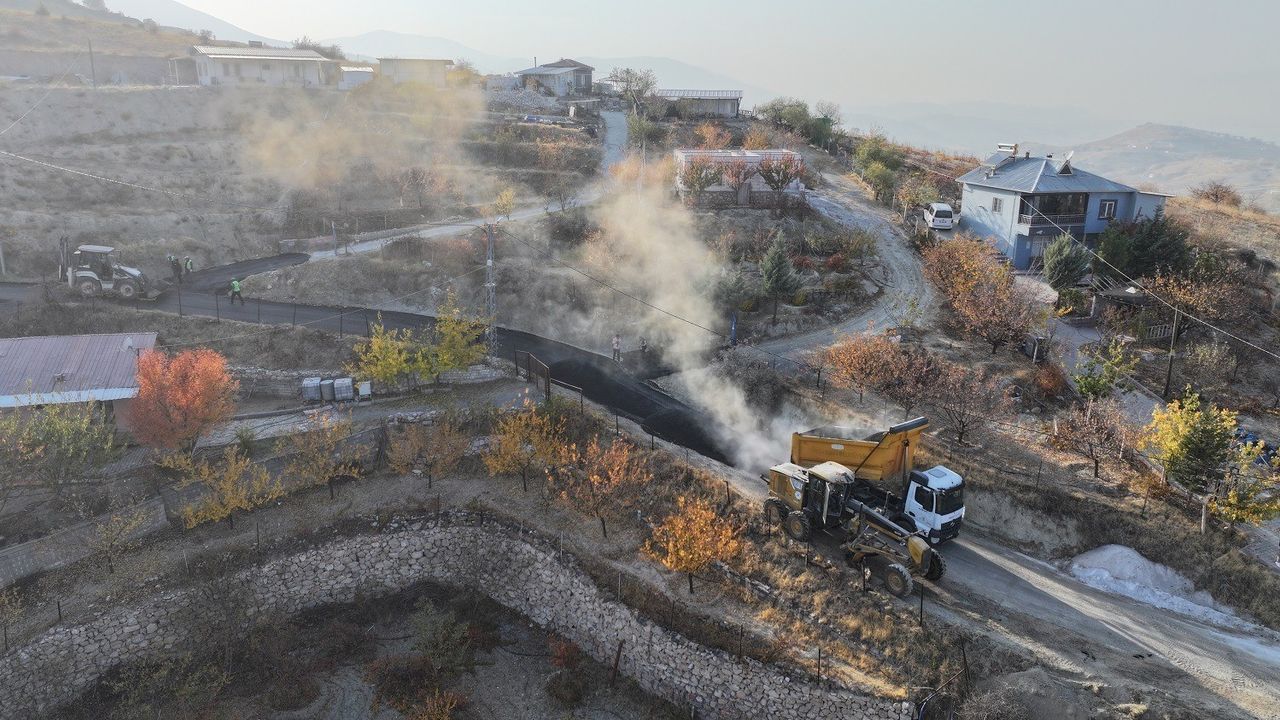 Yeşilyurt Belediyesi'nden Banazı'ya Yeni Asfalt Yolu