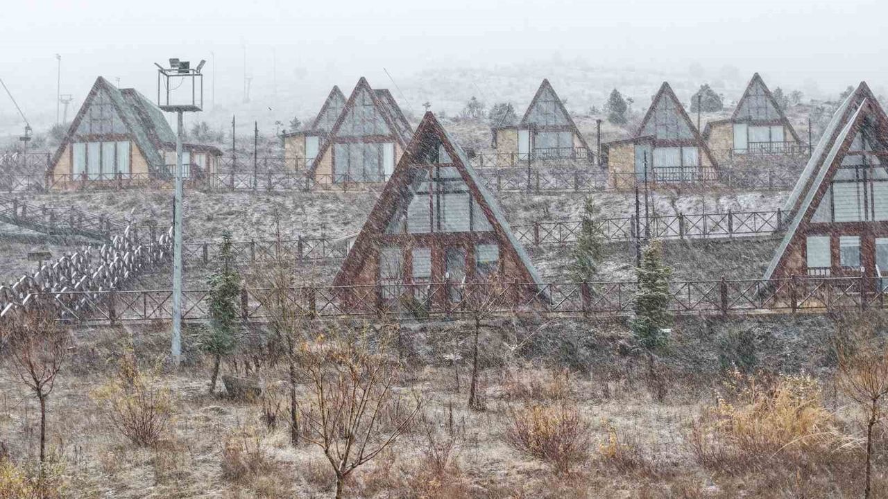 Yıldız Dağı Kayak Merkezi Karla Kaplandı