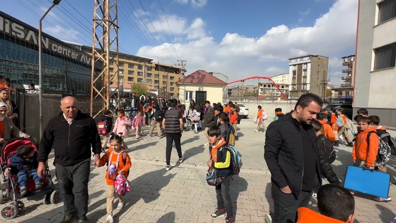 Yüksekova'da Öğrenciler 9 Günlük Ara Tatile Girdi