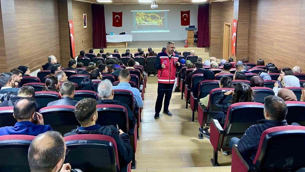 Yüksekova ve Çukurca'da Acil Durum Eğitimi Düzenlendi