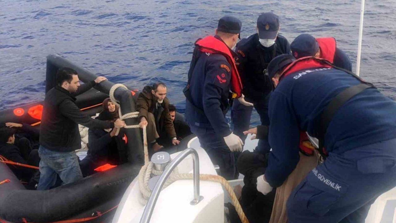 Yunanistan, Göçmenleri Ölüme Terk Etti: 20 Kişi Kurtarıldı