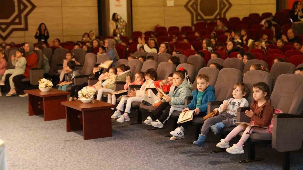 Yunusemre Belediyesi'nden Renkli Bir Etkinlik: Dünya Çocuk Hakları Günü