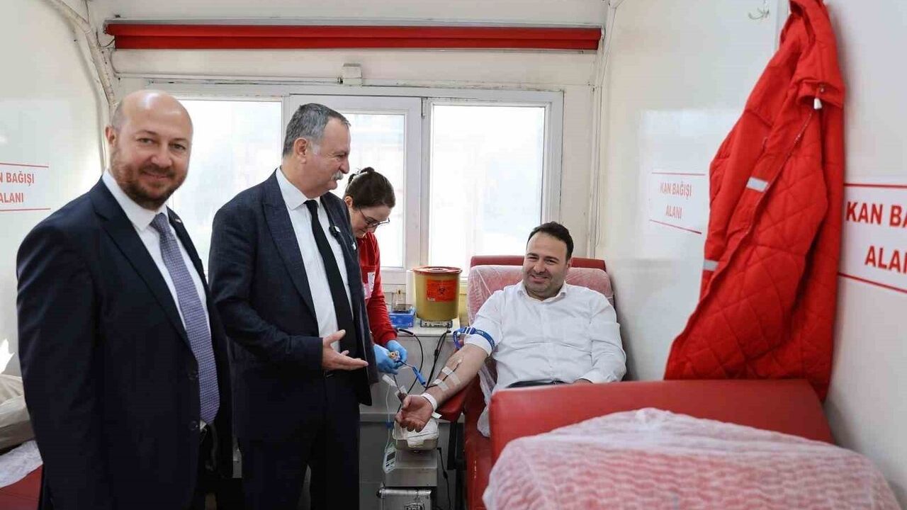 Yunusemre'de Kan ve Kök Hücre Bağış Kampanyası Düzenlendi