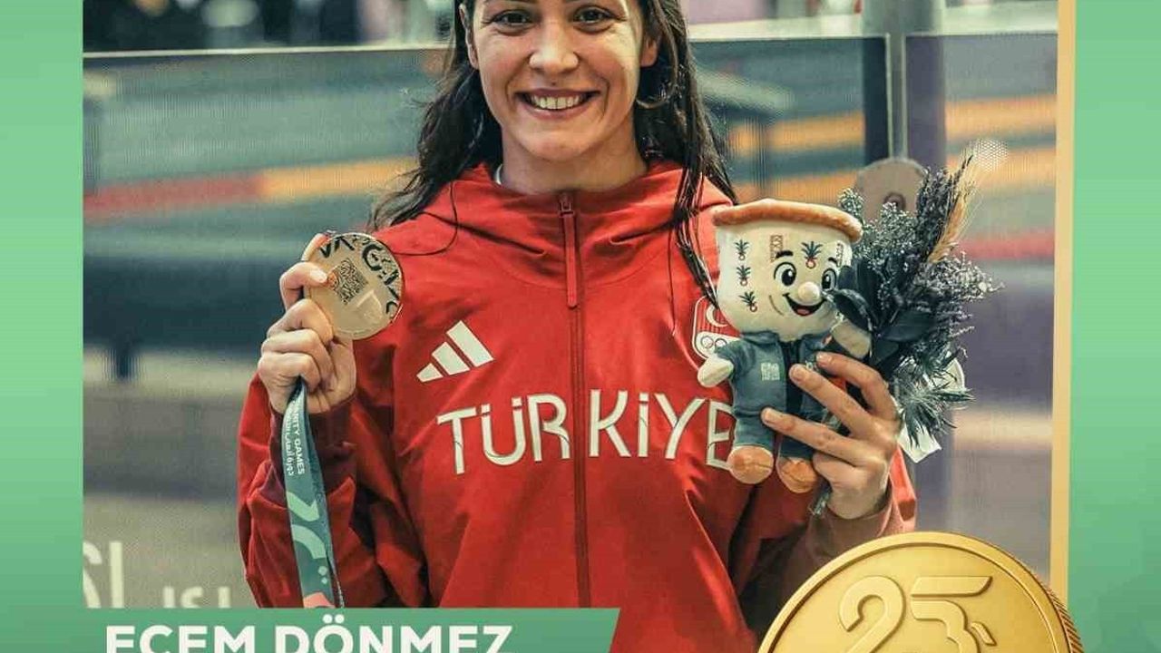 Yüzmede Karışık Bayrak Takımları Altın Madalya Kazandı