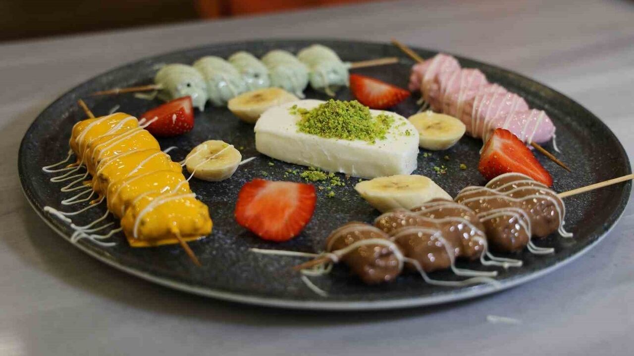 Zeynep Usta'nın Çöp Şiş Katmeri: Adana'nın Yeni Lezzet Trendi