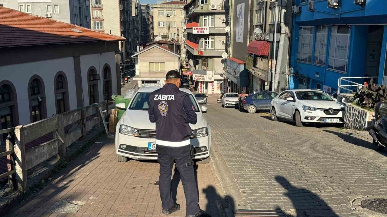 Zonguldak'ta Gelişigüzel Park Eden Araçlara Cezai İşlem