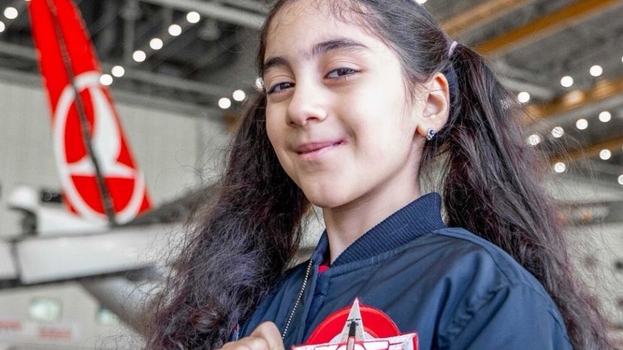 10 Yaşındaki Ece Naz, Kansere Yenik Düşmedi, Pilot Olma Hayalini Gerçekleştirdi