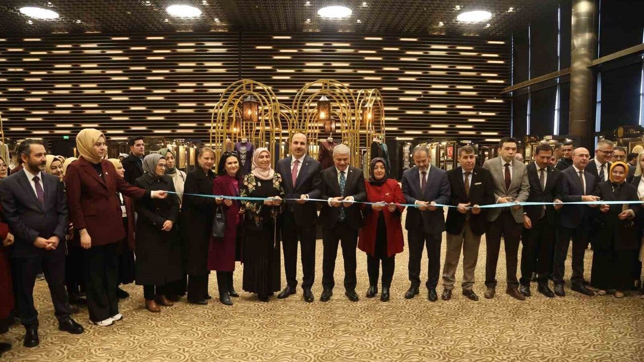 17. Altın Dokunuşlar Festivali ve Gazze Hayır Panayırı Açıldı