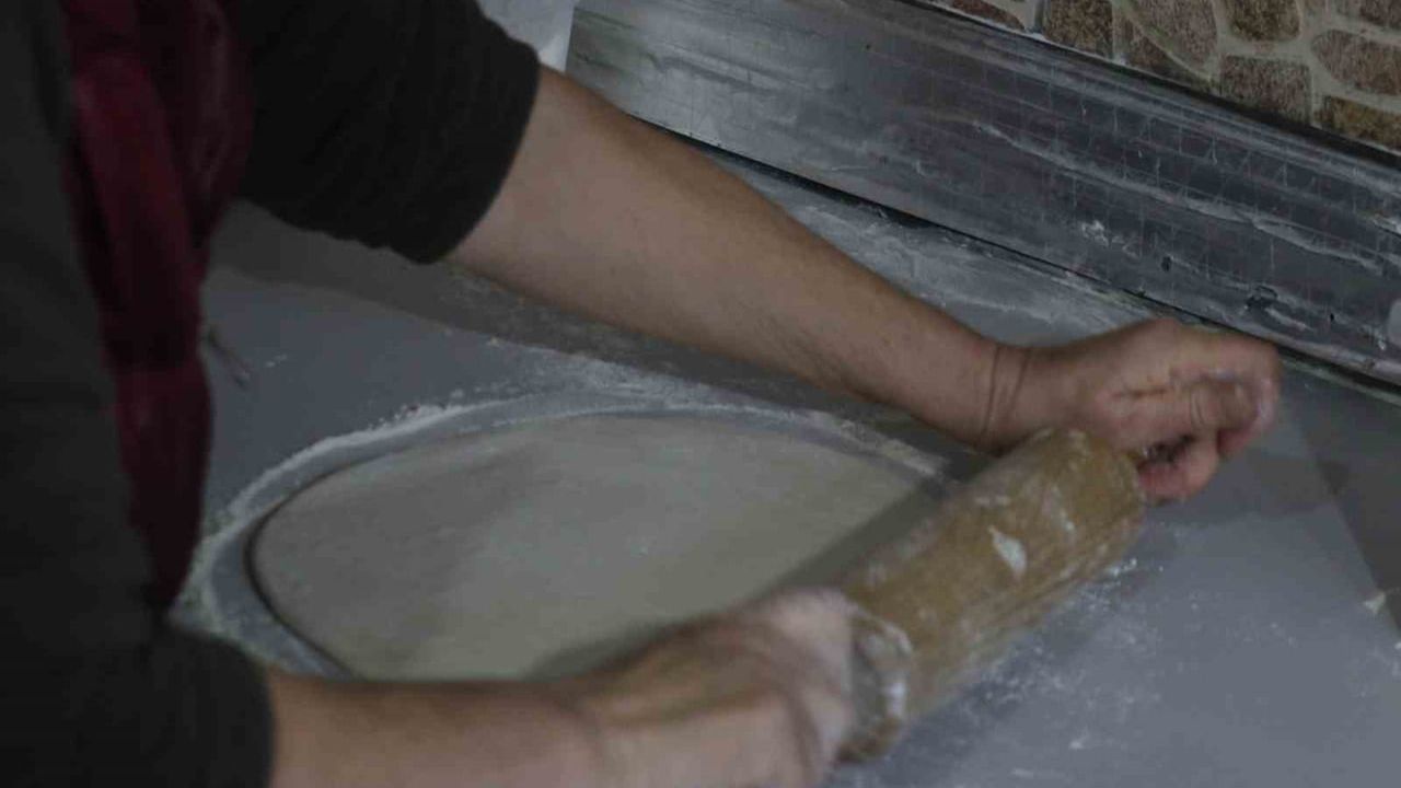 45 Yıl Sonra Memlekete Dönüp Pizza Dükkanı Açtı