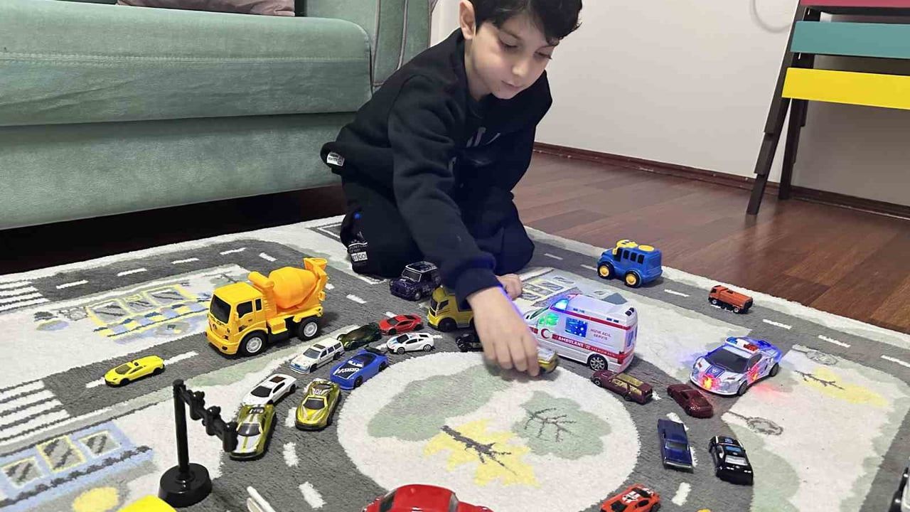 6 Yaşındaki Çocuğun Ambulansa Duyarlılığı Diyarbakır'da Dikkat Çekti