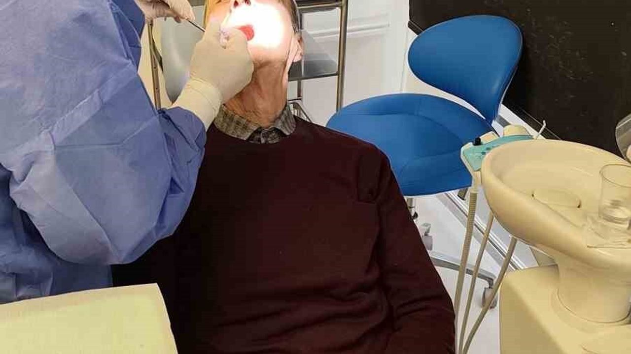 83 Yaşında 20’lik Dişin Ortaya Çıkması