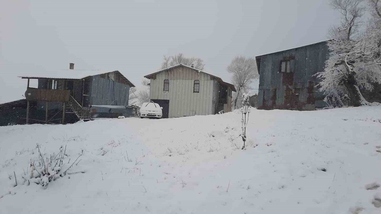 Abant Yaylaları Beyaz Gelinliğiyle Kaplandı