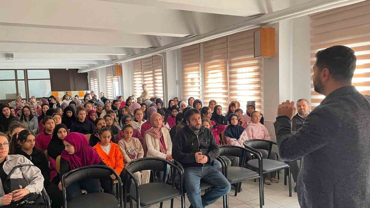 Abdurrahman Sarar İmam Hatip Ortaokulu'nda Anlamlı Seminer