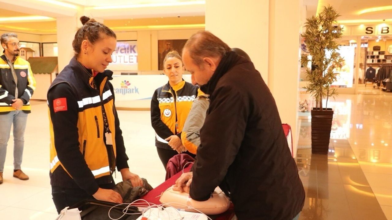 Acil Sağlık Hizmetleri Haftası'nda OED Cihazı Eğitimi