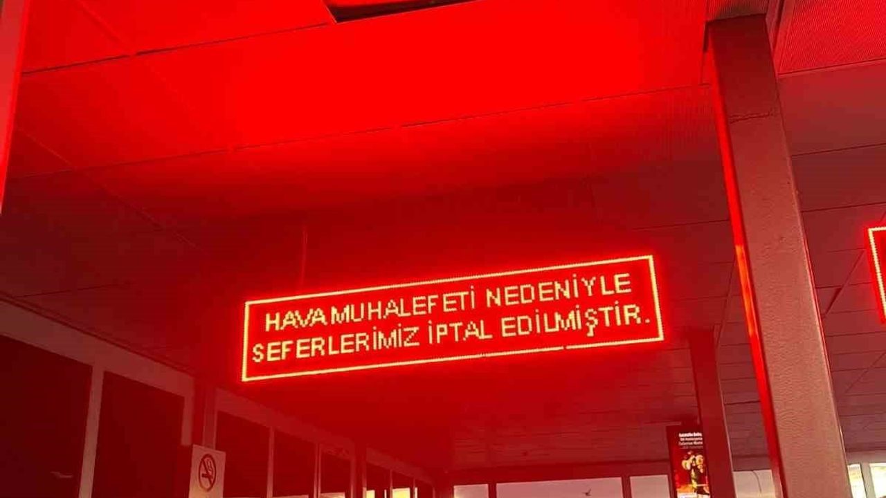 Adalar'da Vapur Seferleri Fırtına Nedeniyle İptal Edildi