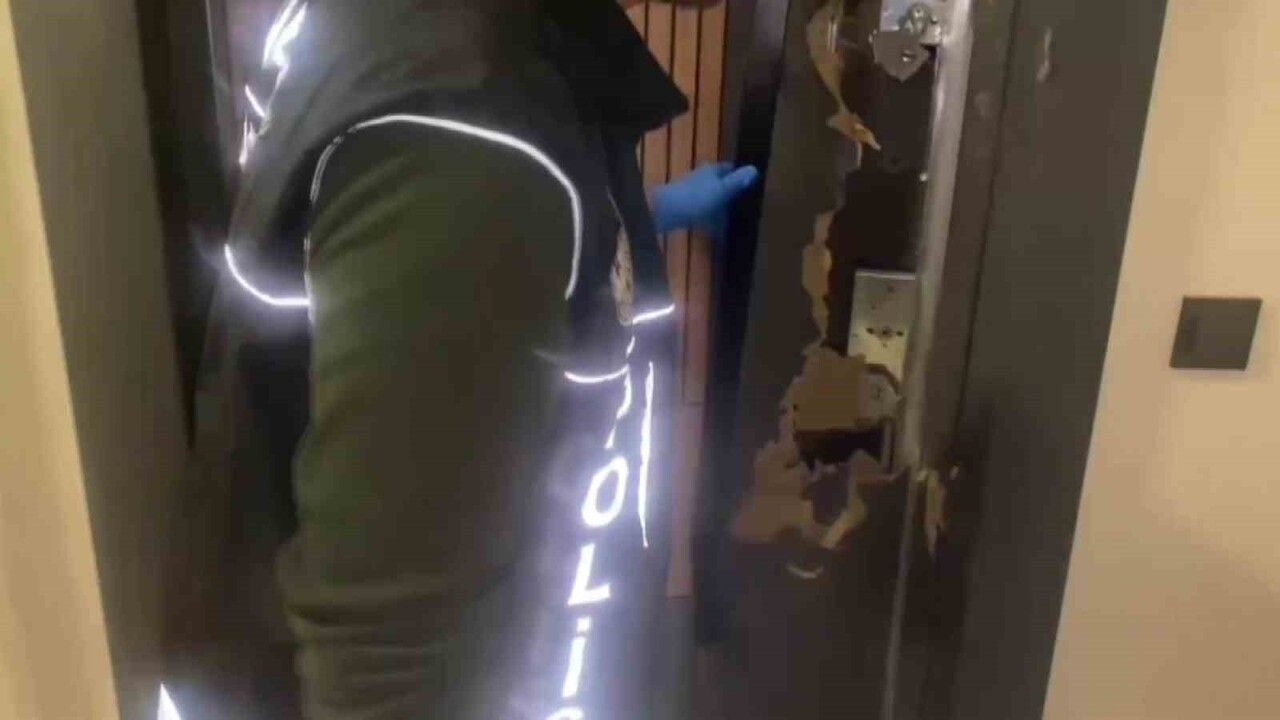 Adana'da 14 Bin Sentetik Ecza Ele Geçirildi