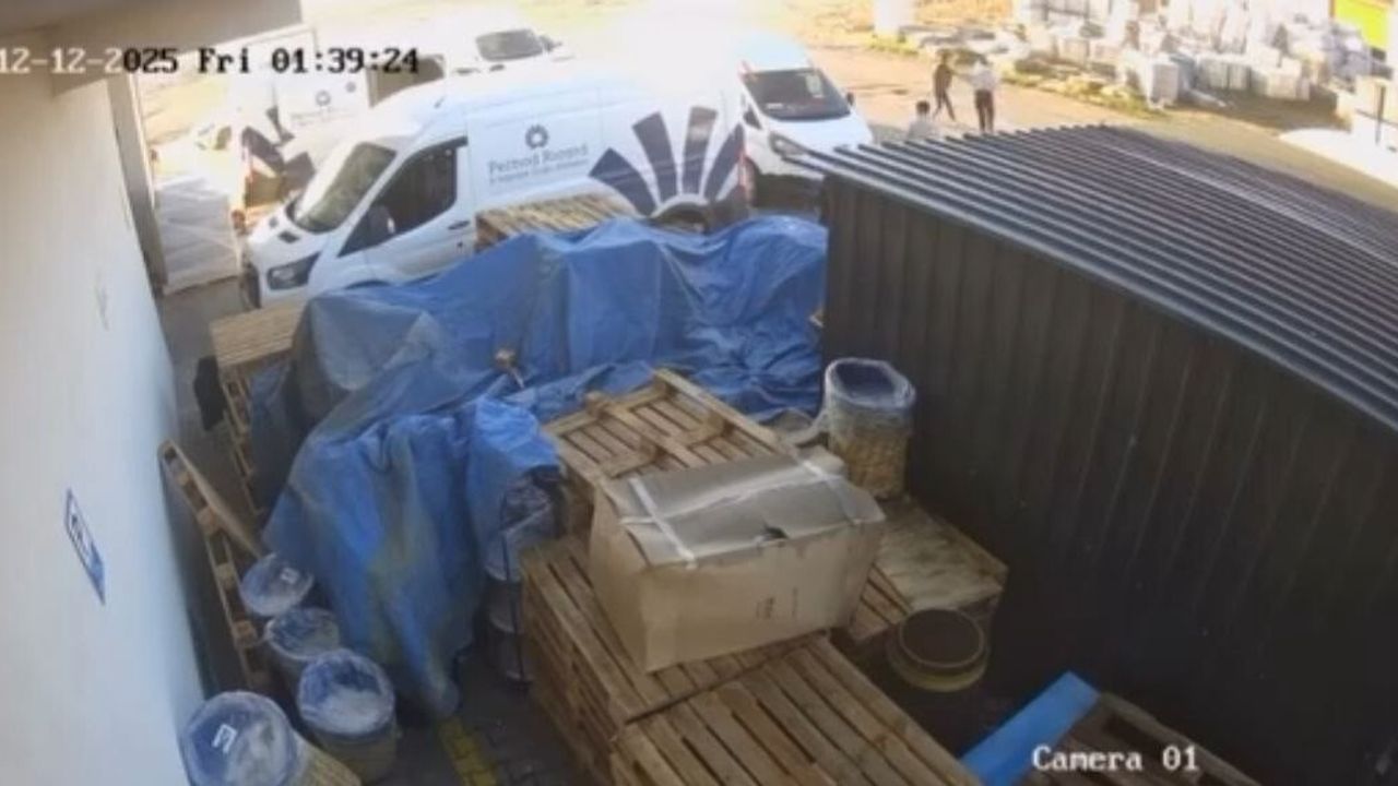 Adana'da Bıçaklı Cinayet: Güvenlik Kamerası Kayıtları Ortaya Çıktı