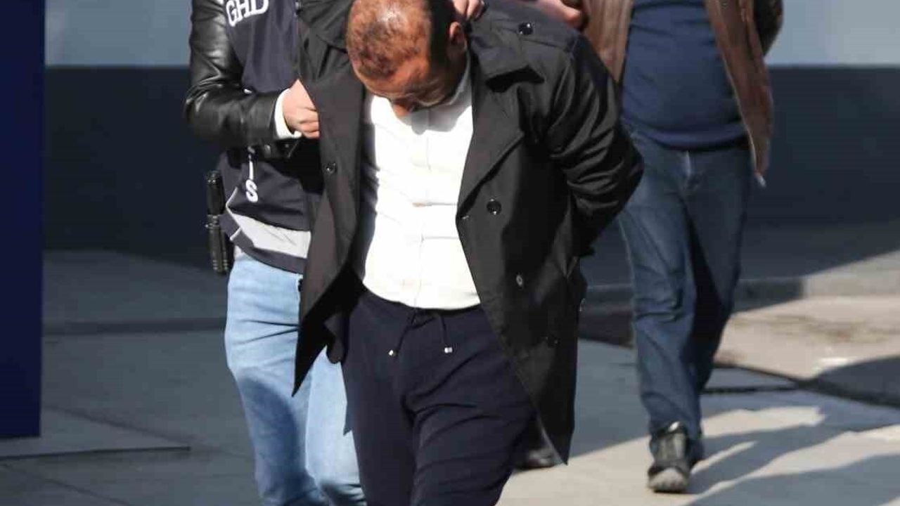Adana'da Göçmen Kaçakçılığı Operasyonu: Dört Şüpheli Tutuklandı