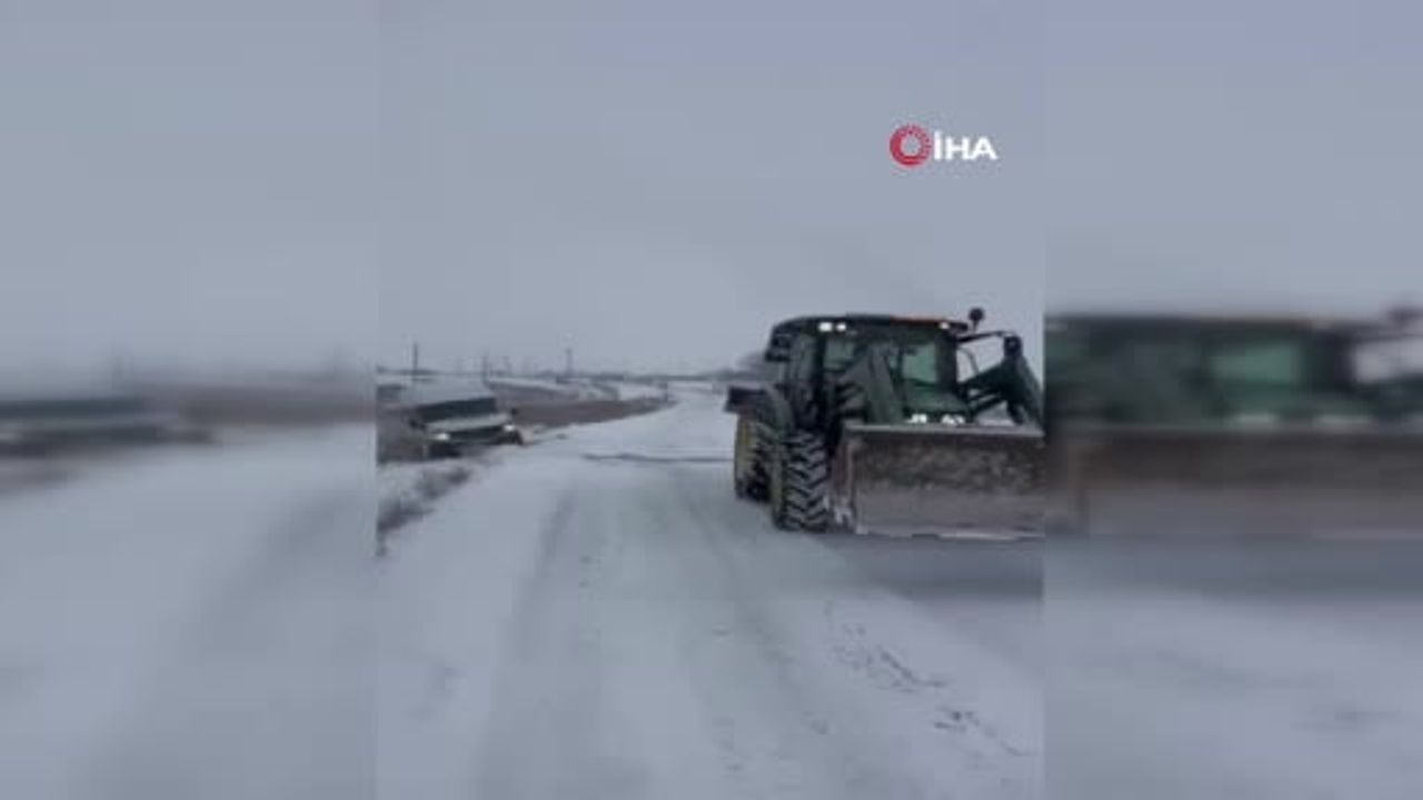 Adana'da İşçi Servisi Devrildi, Ambulans Kara Saplandı