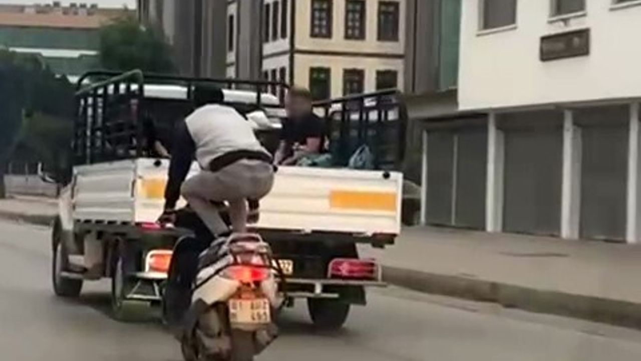 Adana'da Motosikletle Şaşırtan Hareketler